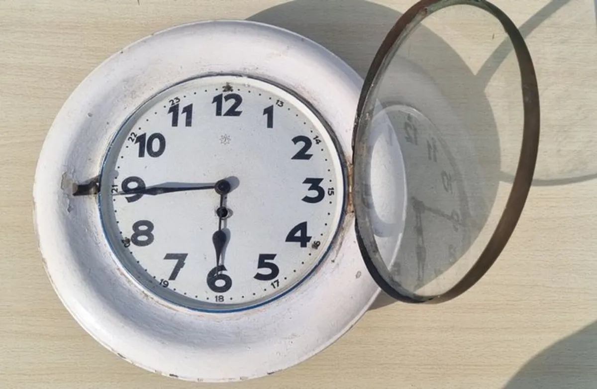 Vintage Junghans wall clock - Image 2