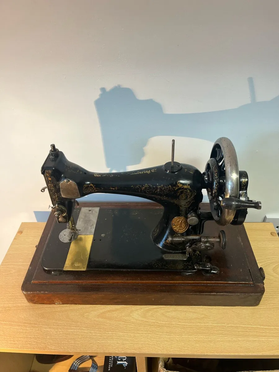 Singer sewing machine- hand operated - Image 2