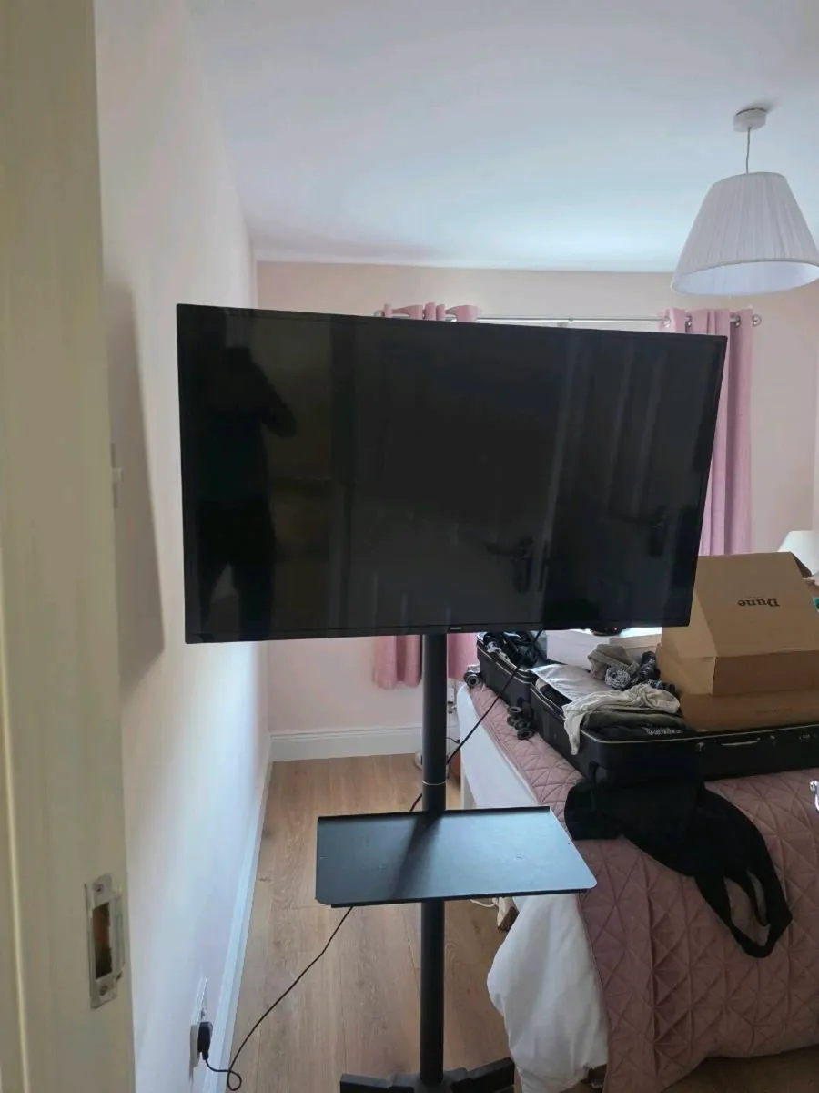 43" Philips TV remote & Stand - Image 2