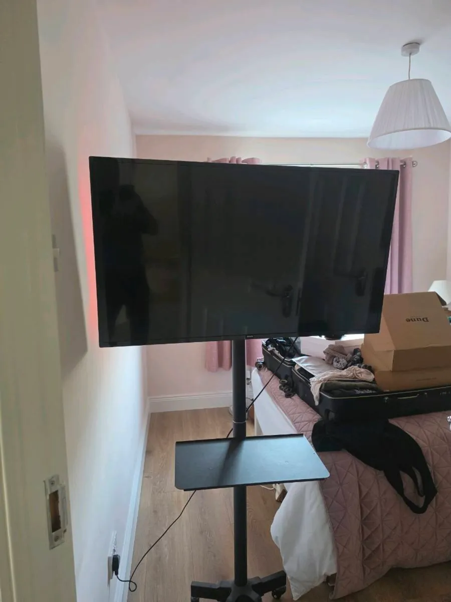 43" Philips TV remote & Stand - Image 4