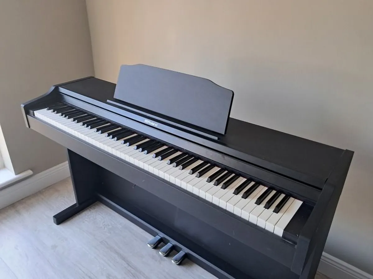 Roland PR102 Digital Piano - Image 2
