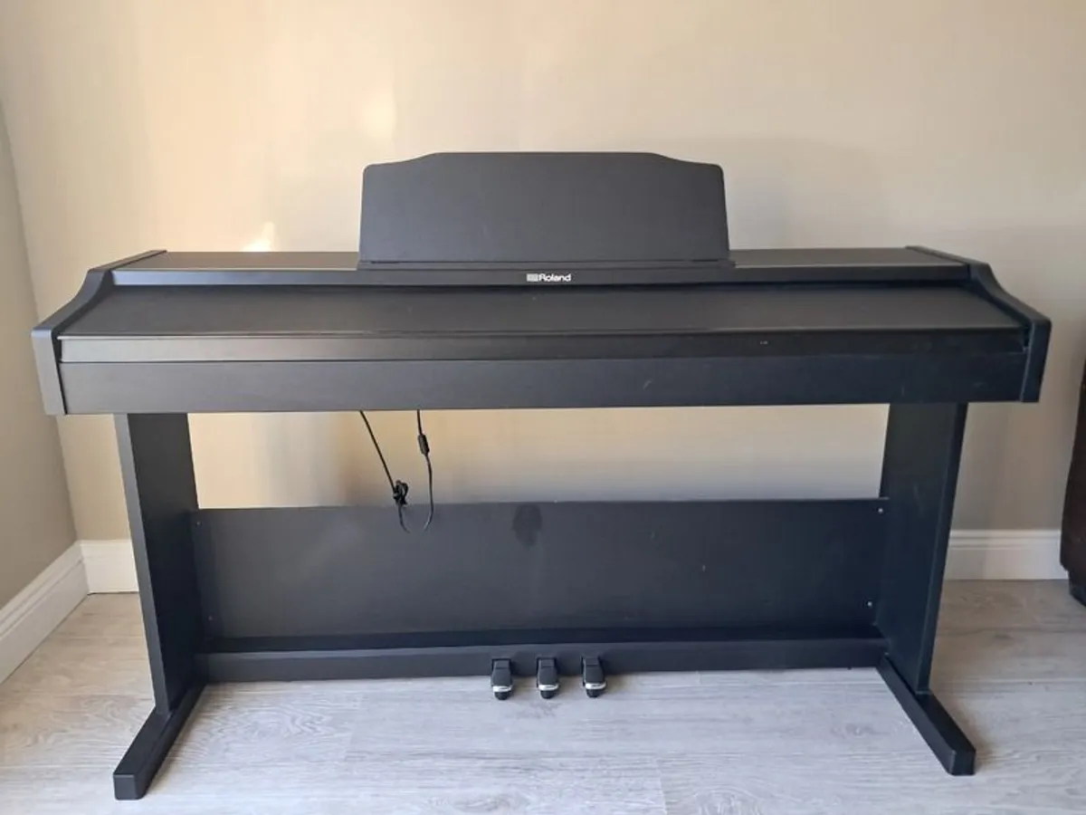 Roland PR102 Digital Piano - Image 3