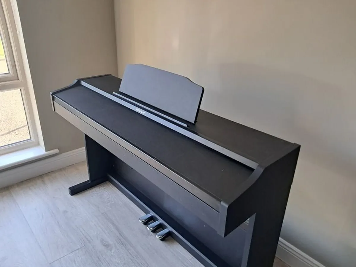 Roland PR102 Digital Piano - Image 4