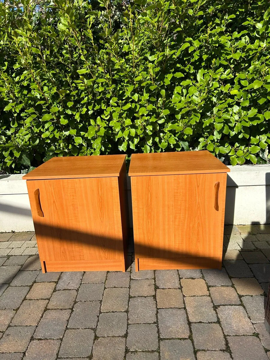 Teak veneer bedside cabinets x 2 - Image 1