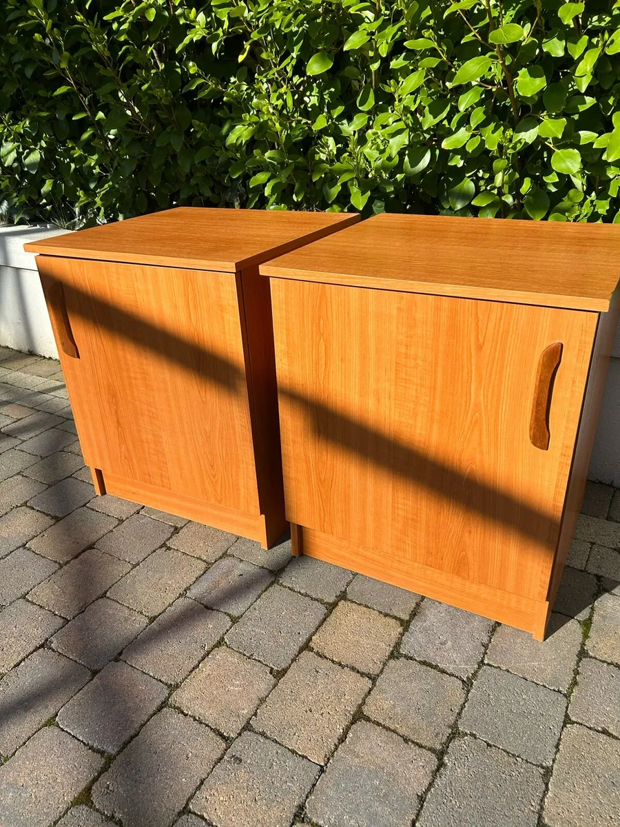 Teak veneer bedside cabinets x 2 - Image 2