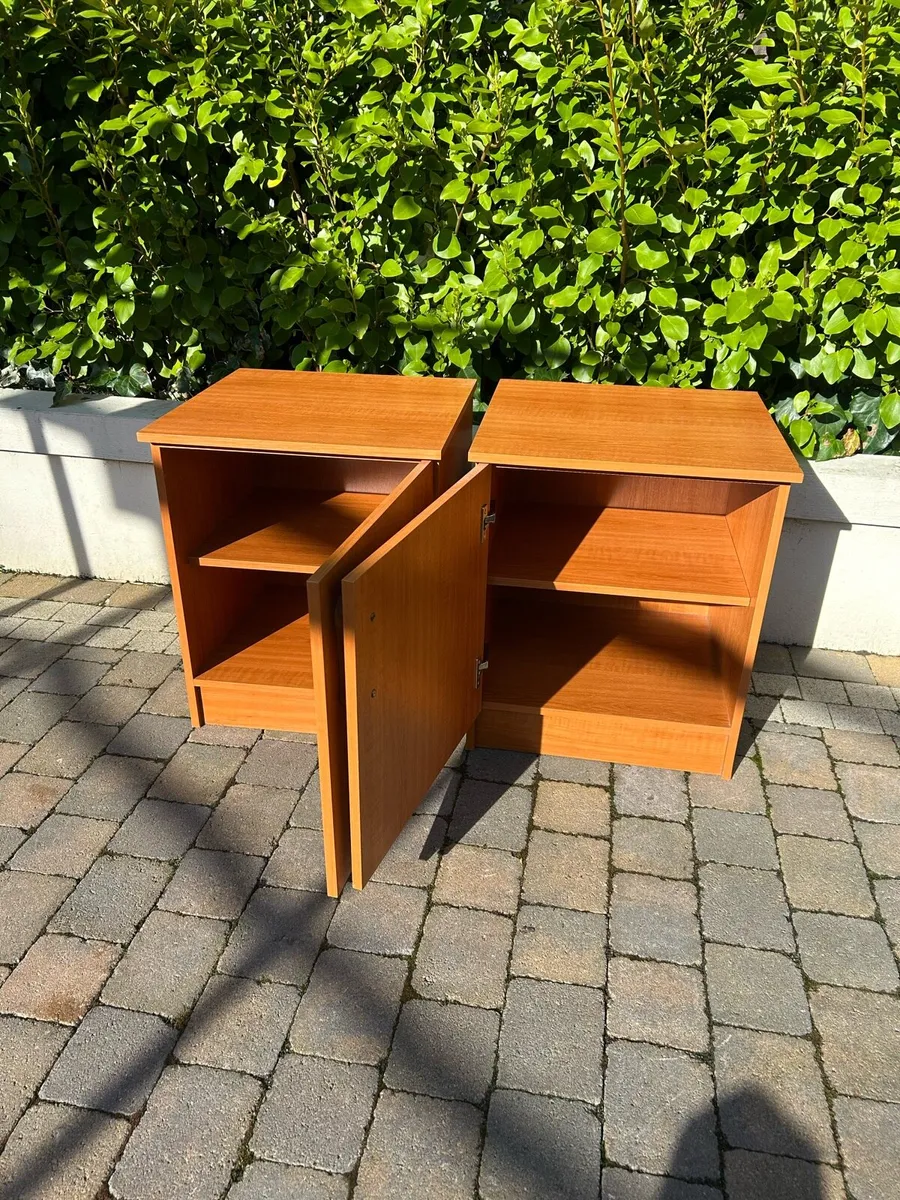 Teak veneer bedside cabinets x 2 - Image 4