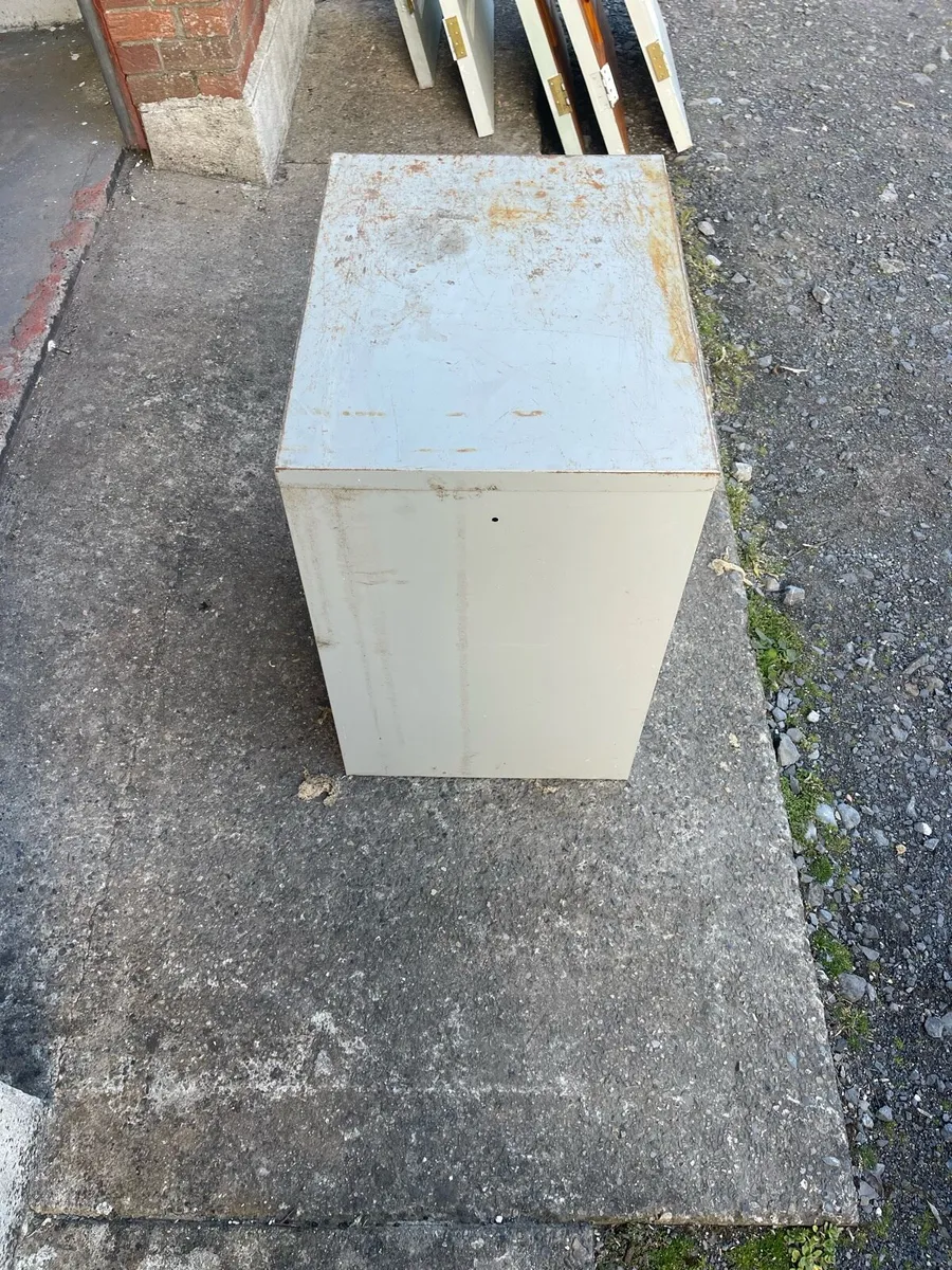 Filing cabinet - Image 2