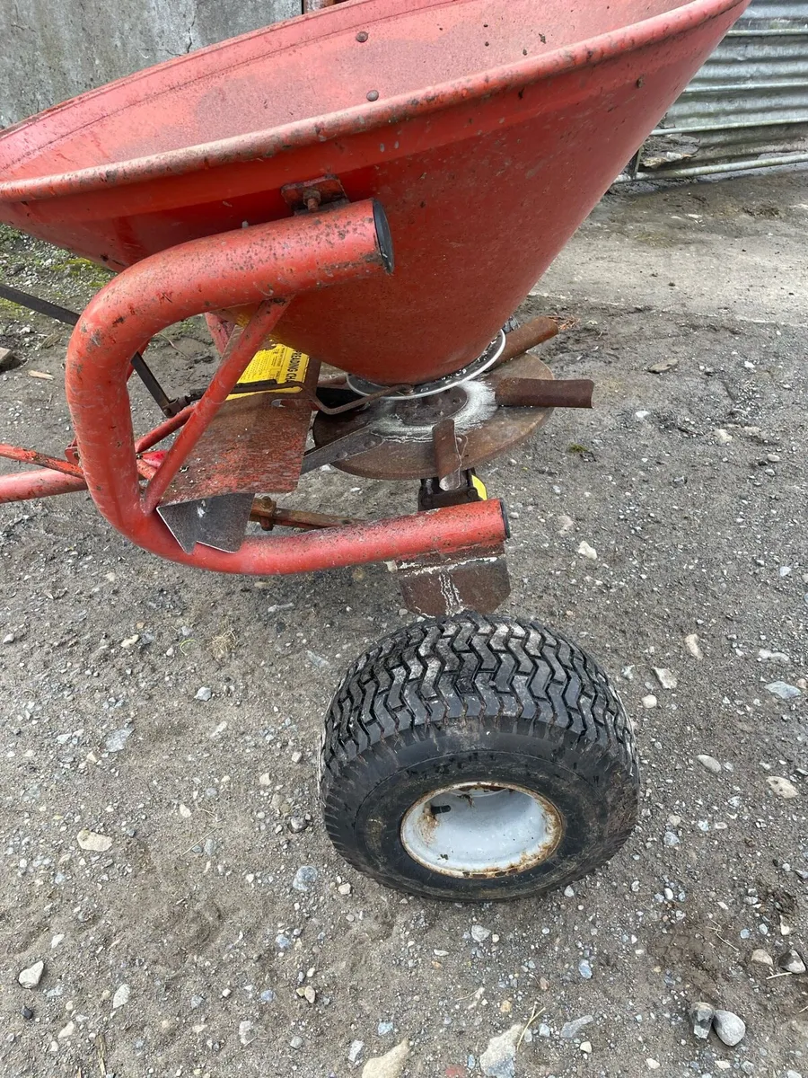 Fertiliser  spreader - Image 1