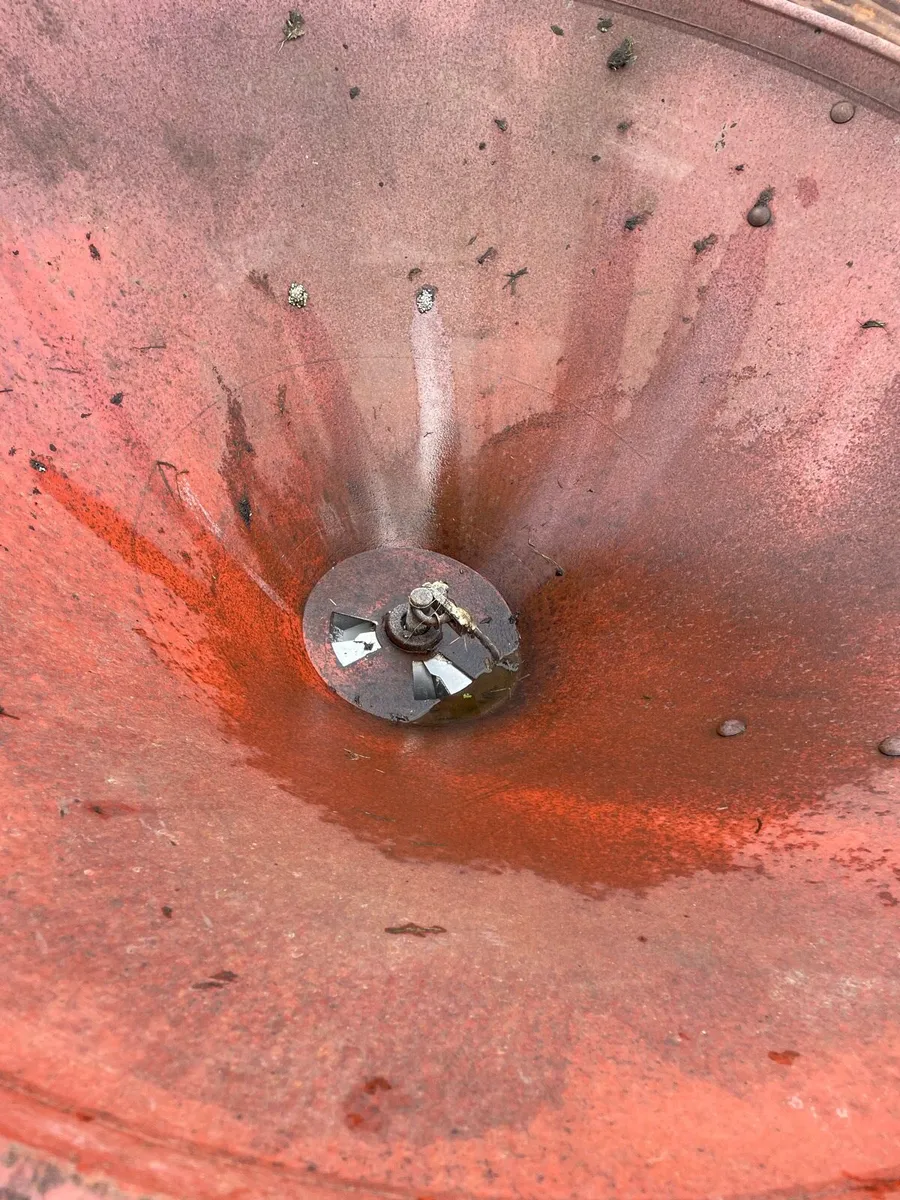 Fertiliser  spreader - Image 3