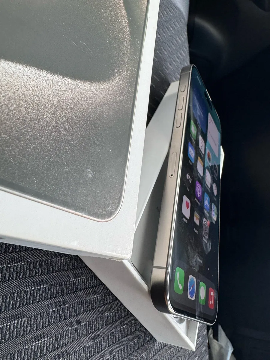 iPhone 15 Pro Max 256GB UNLOCKED - Image 4