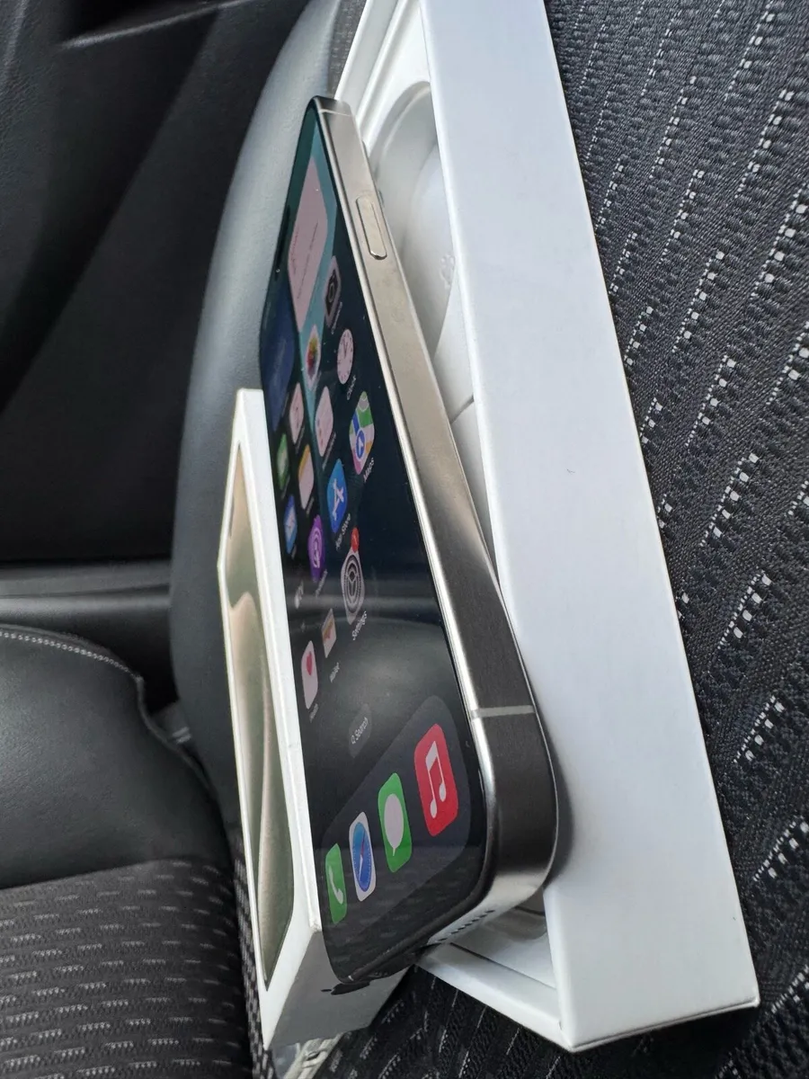 iPhone 15 Pro Max 256GB UNLOCKED - Image 3