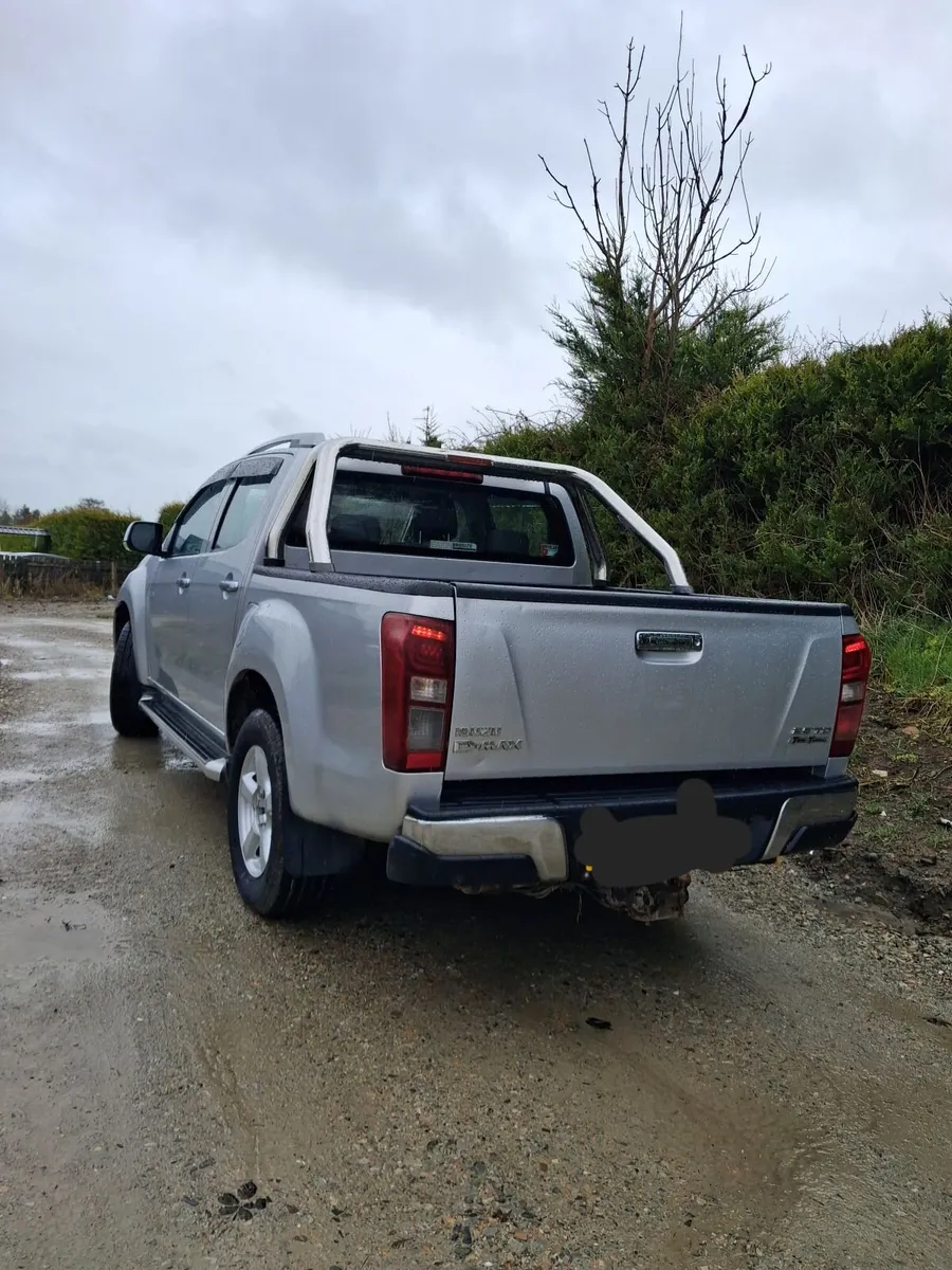 2015 Isuzu D-Max - Image 2