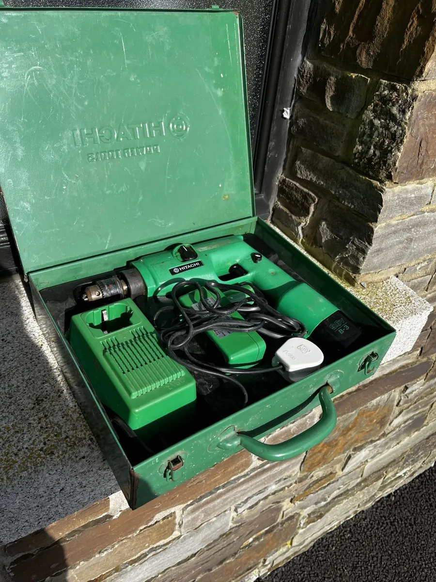 Hitachi 9.6V battery operated impact drill