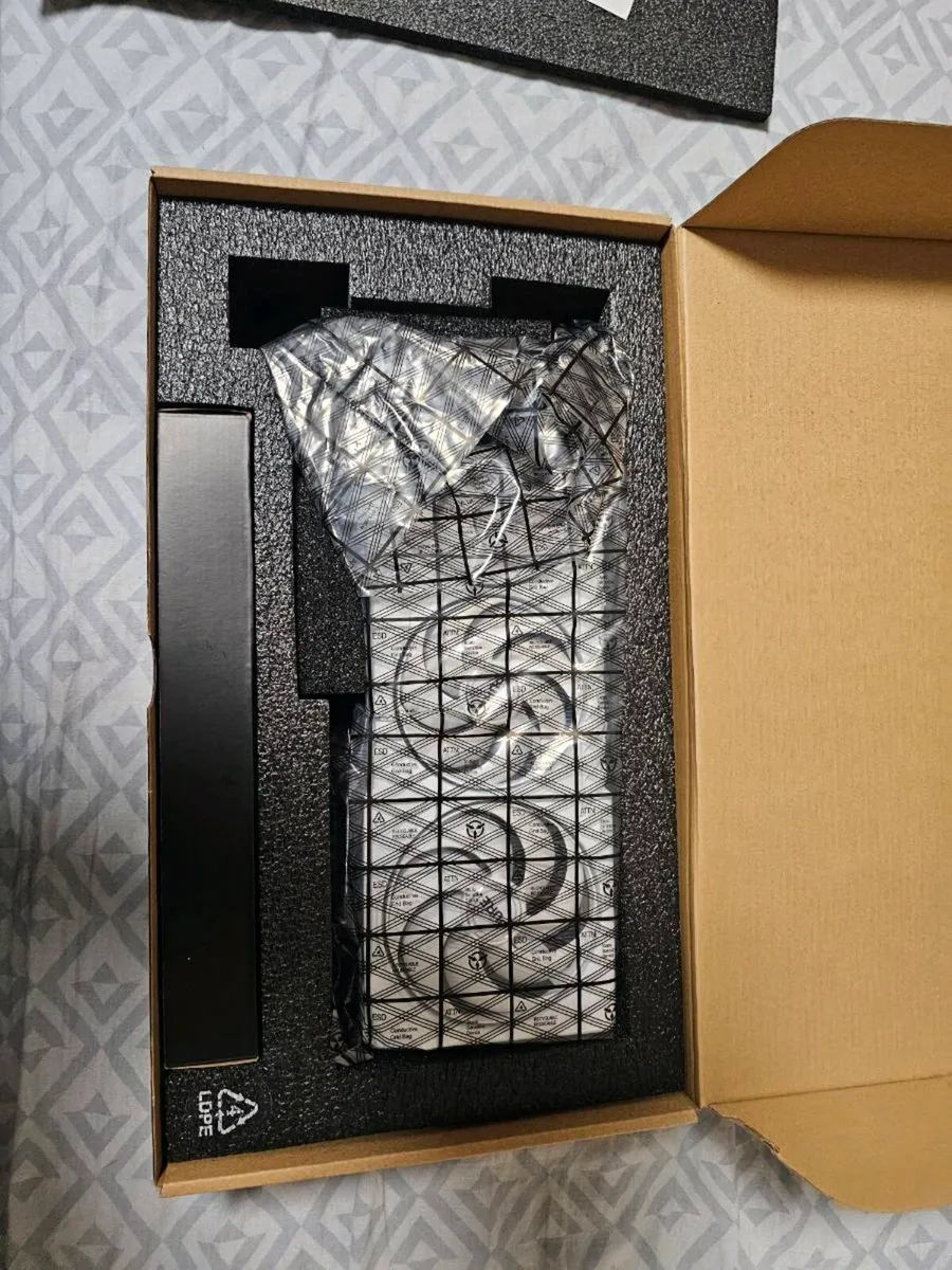 Sapphire pure rx9070xt 16gb - Image 4