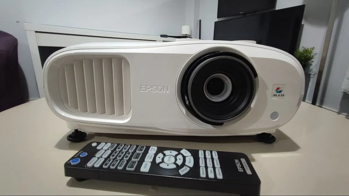 Epson Eh-tw7000 Projector, 4k, 3000 Ansi Lumens - Image 4