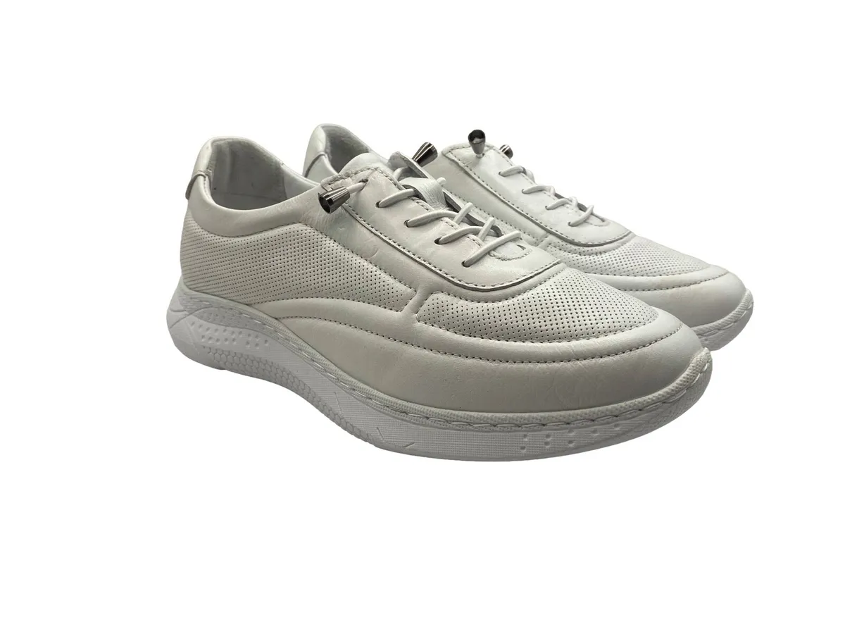 Woman’s shoes - Image 1