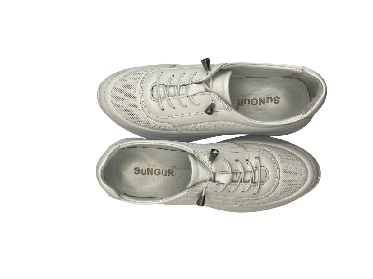 Woman’s shoes - Image 2