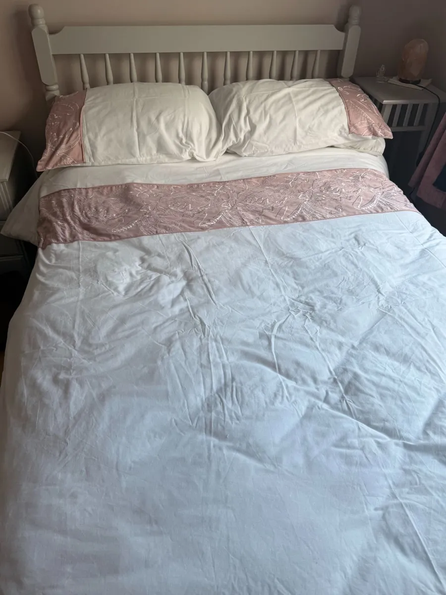 4 foot bed and mattress - Image 1
