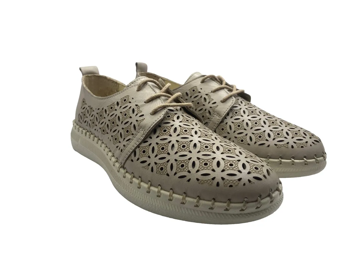 Woman’s shoes - Image 1