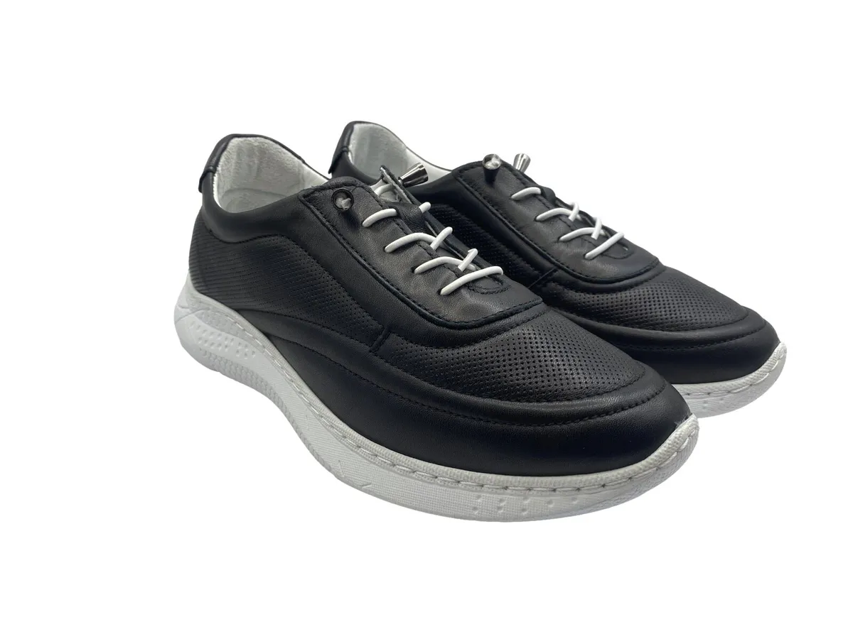 Woman’s shoes - Image 1