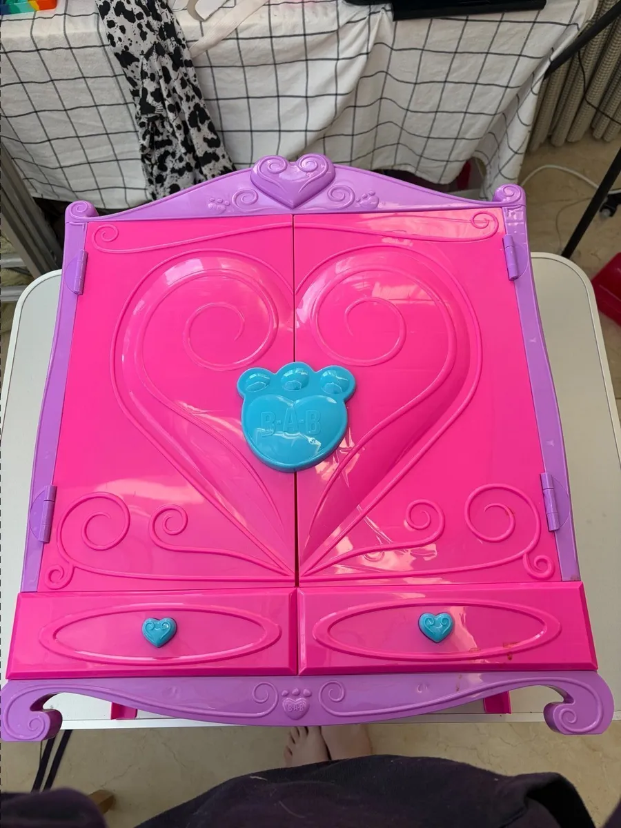 Build a bear wardrobe and 11 hangers - Image 1