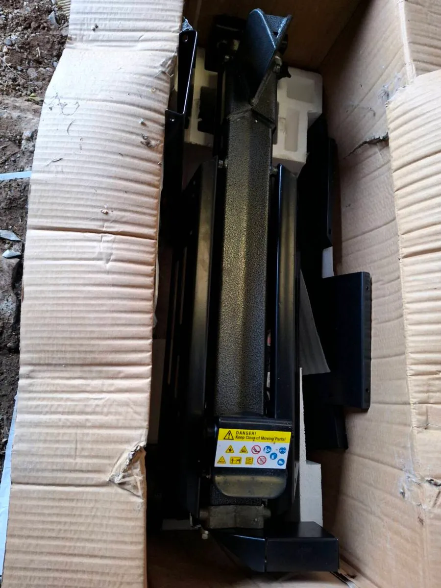 Electric Log Splitter - Image 1