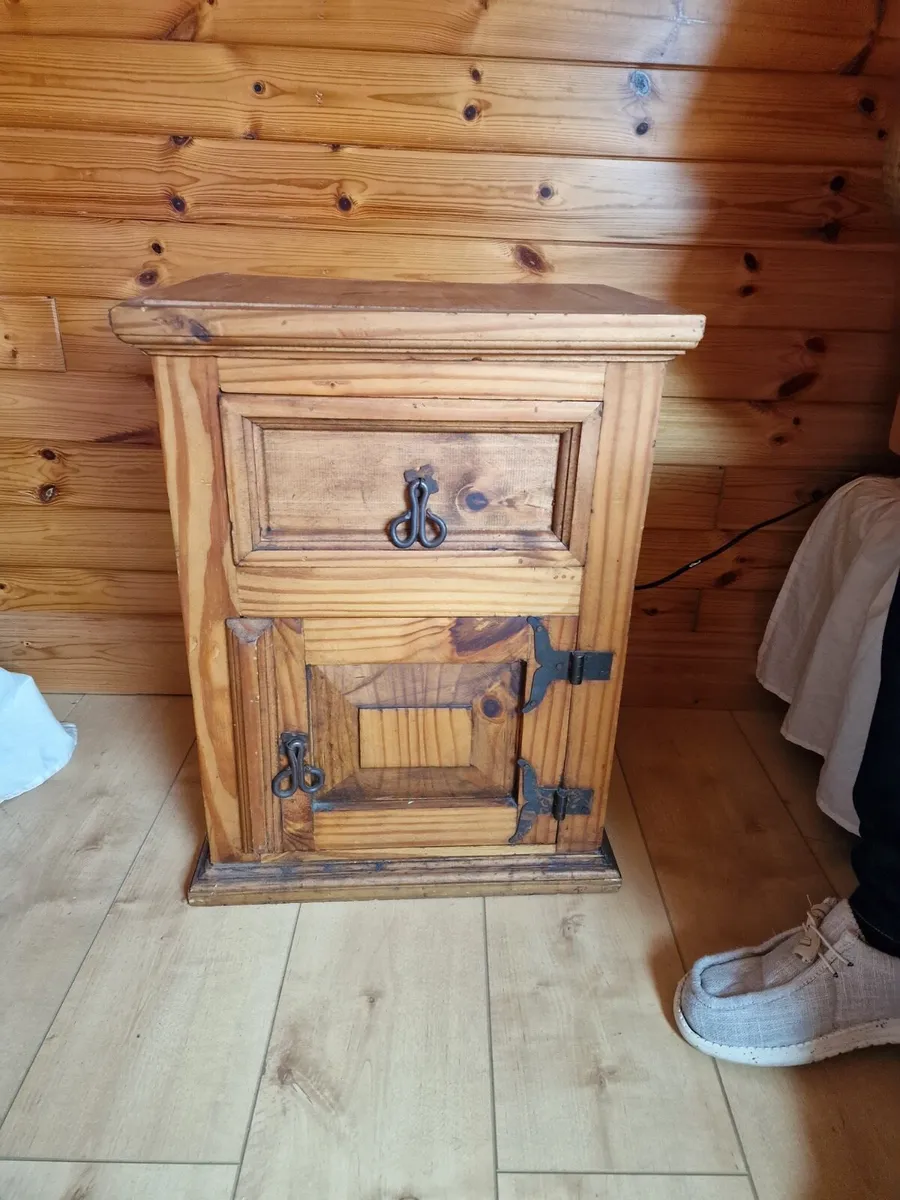 Furniture set - Image 1