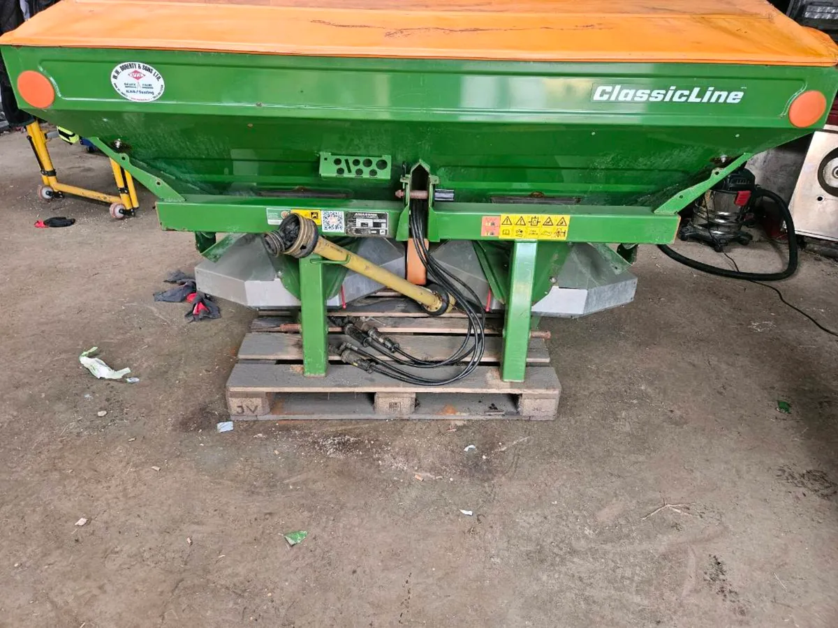 Amazone fertiliser spreader - Image 1