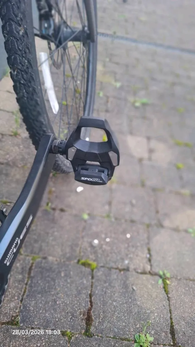 Giant revolt 2 aluminium gravel bike - Image 2