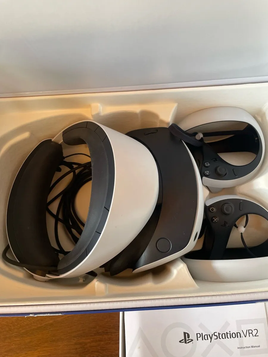 Pristine PS5 digital+PSVR2+144hz Monitor like new - Image 3