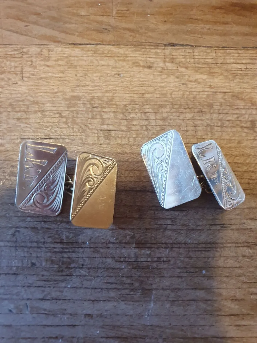 Gold cufflinks - Image 1