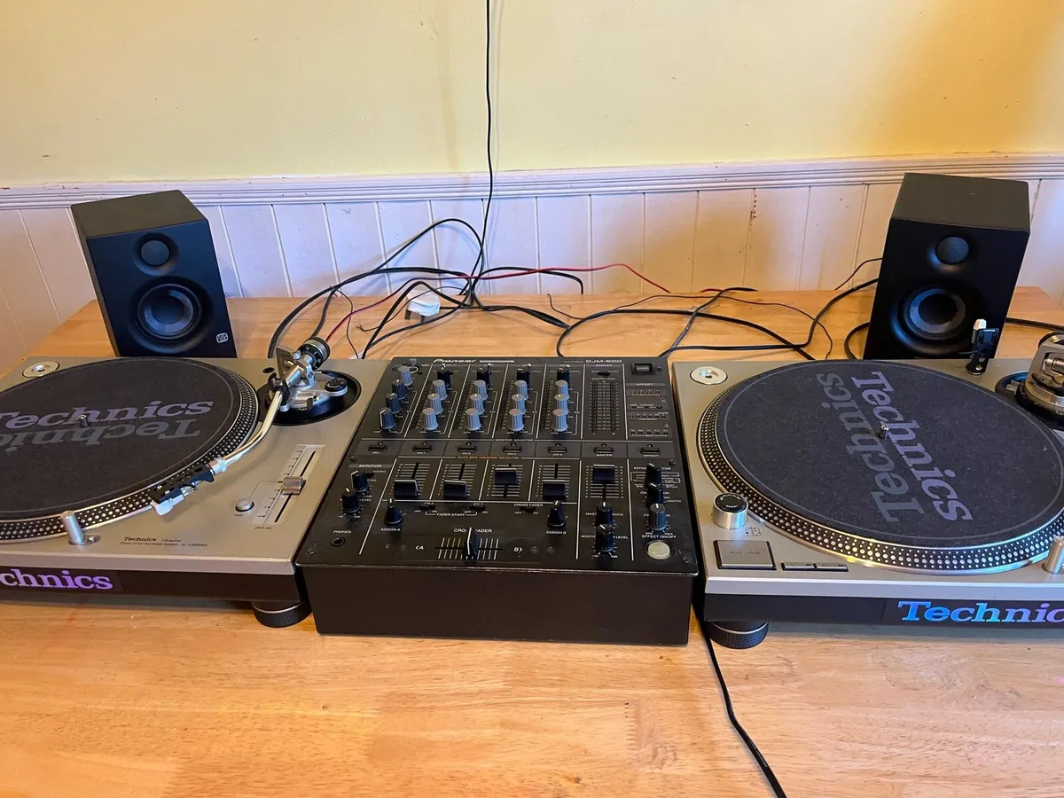 Technics SL1200 mk5 - Image 1