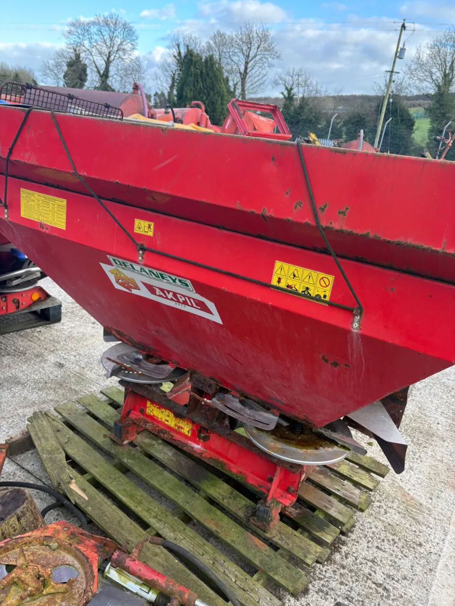 APKIL FERTILIZER SPREADER - Image 1