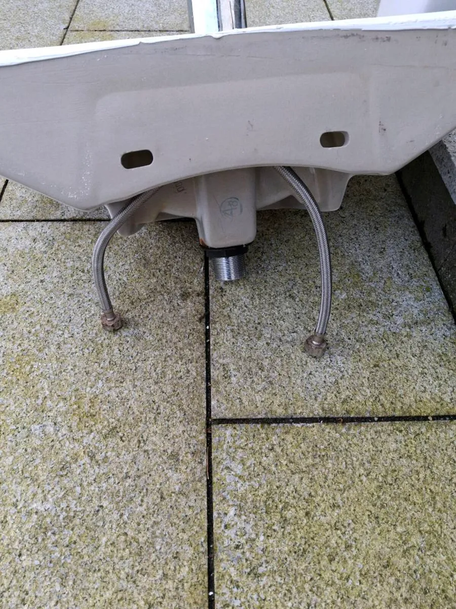 Bathroom sink - Image 4