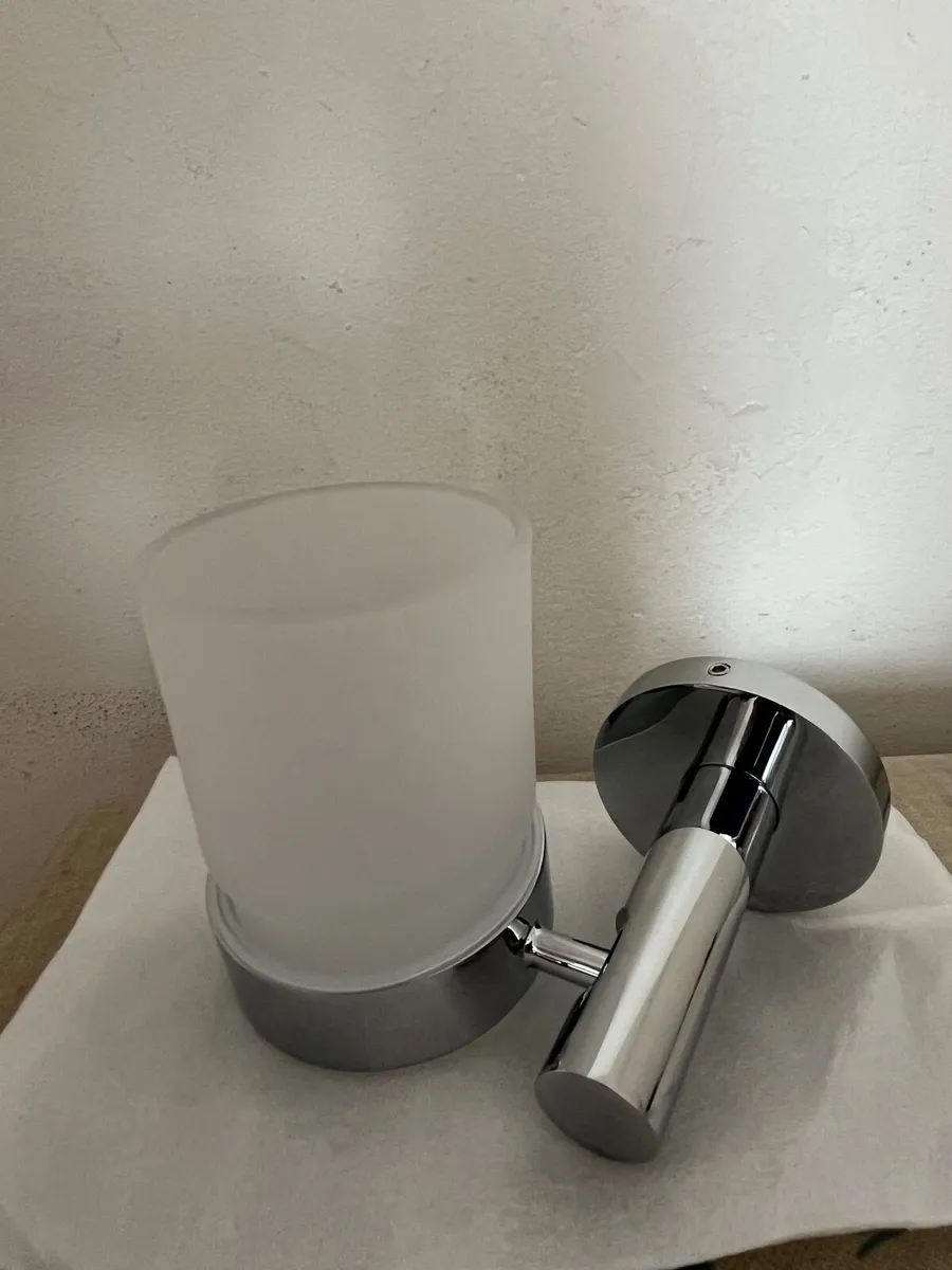 Toothbrush holder chrome