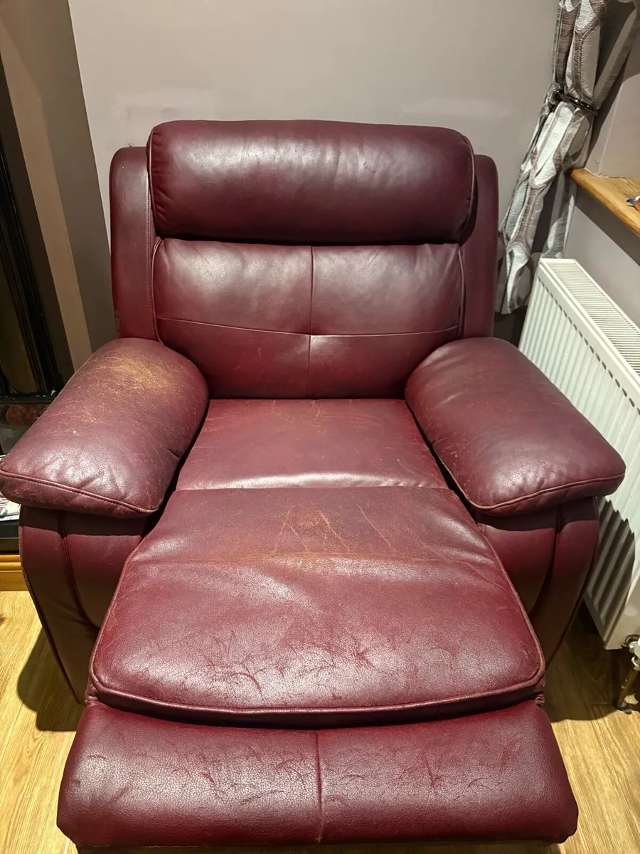 3 seater recliner couch & 2 recliner armchairs - Image 3