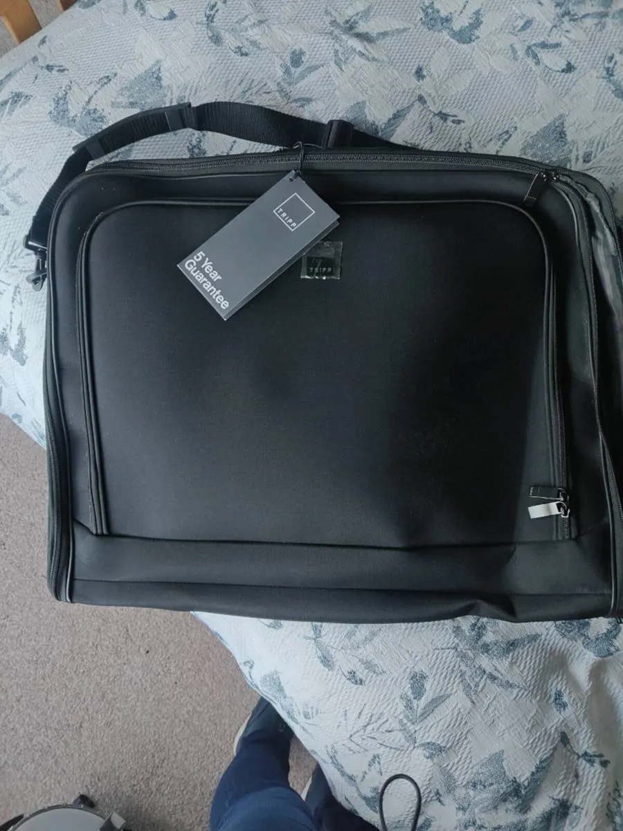 Suit carrier - Image 1