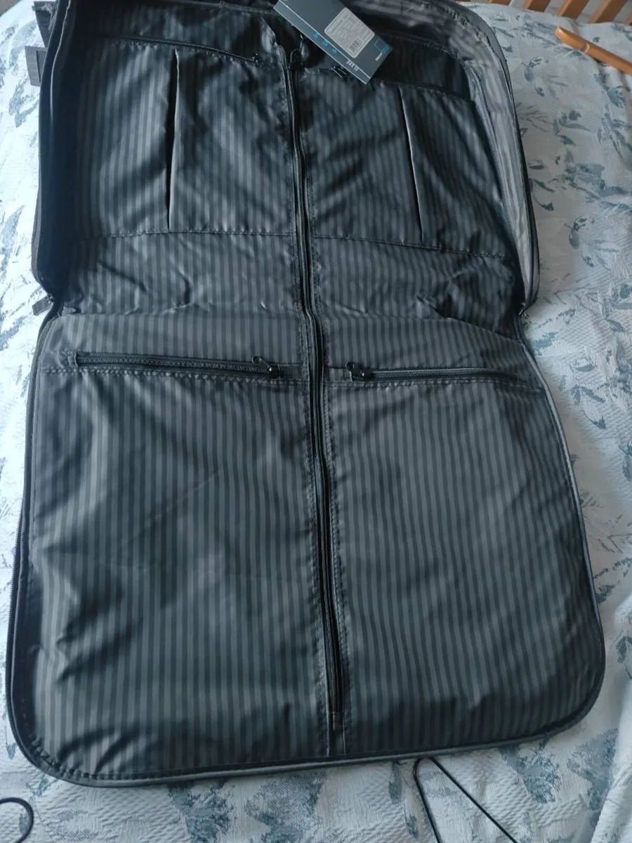 Suit carrier - Image 4