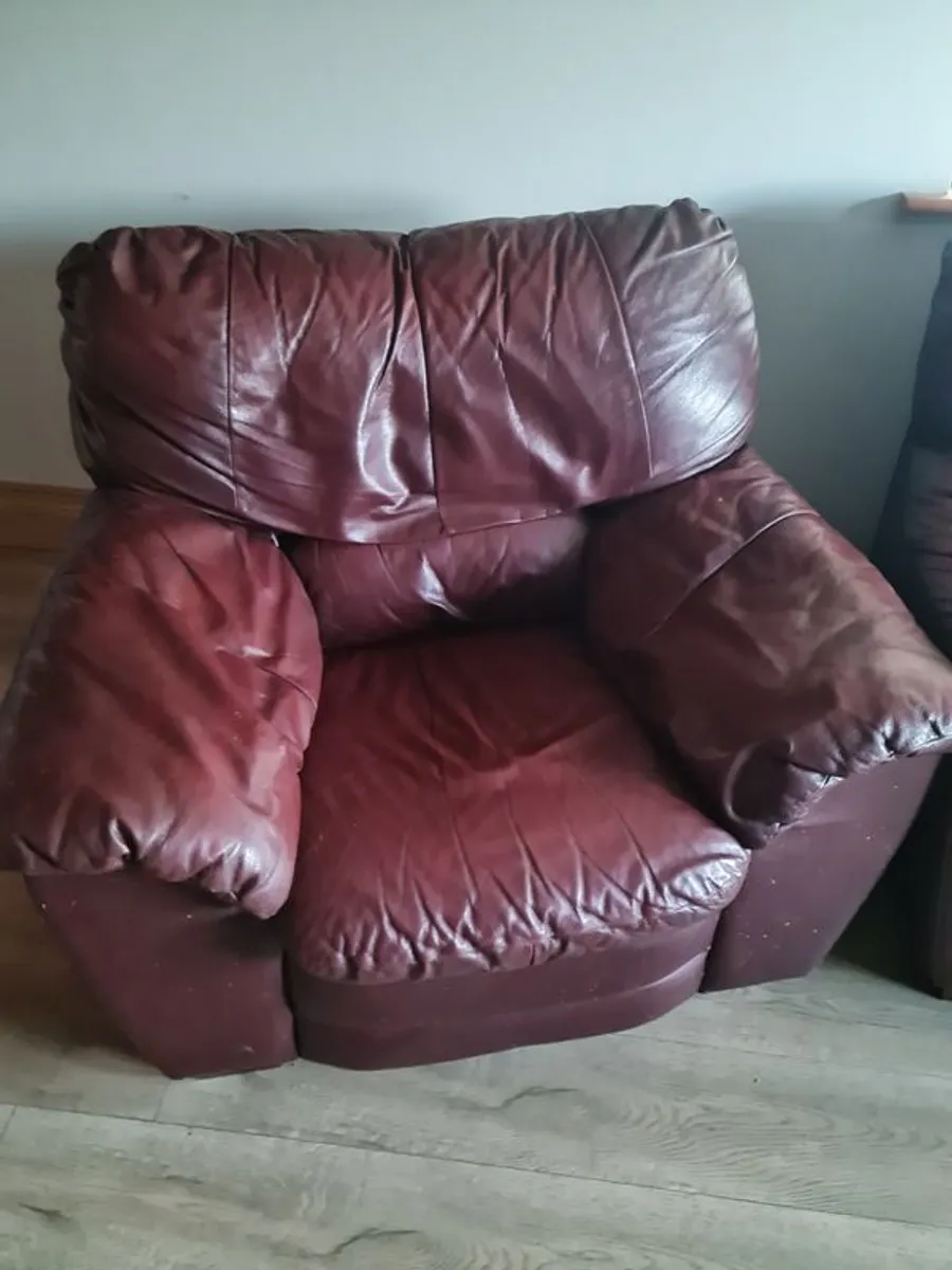 Leather couch - Image 2