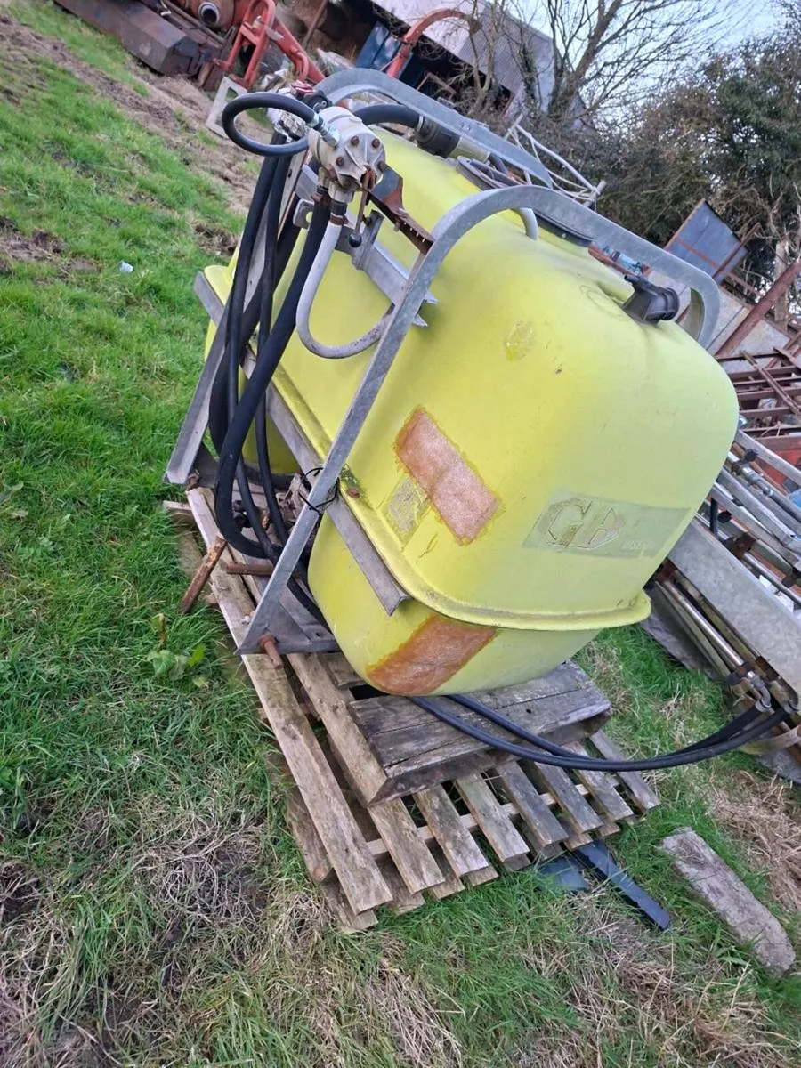 800 litre sprayer - Image 1