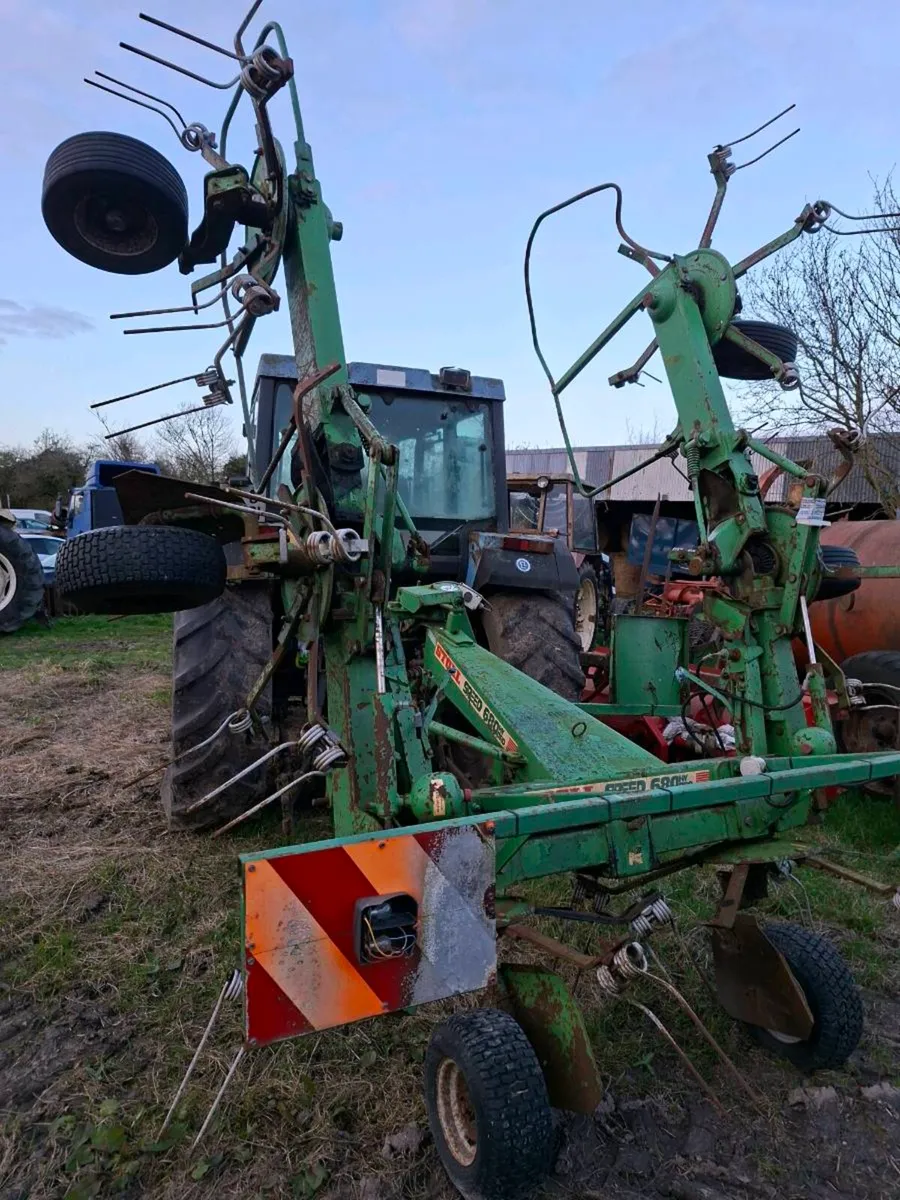 Still 6 rotter tedder - Image 3