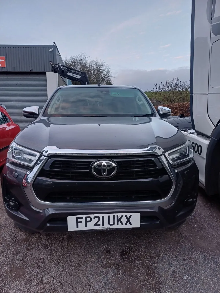 Toyota Hilux 2021 invincible - Image 4