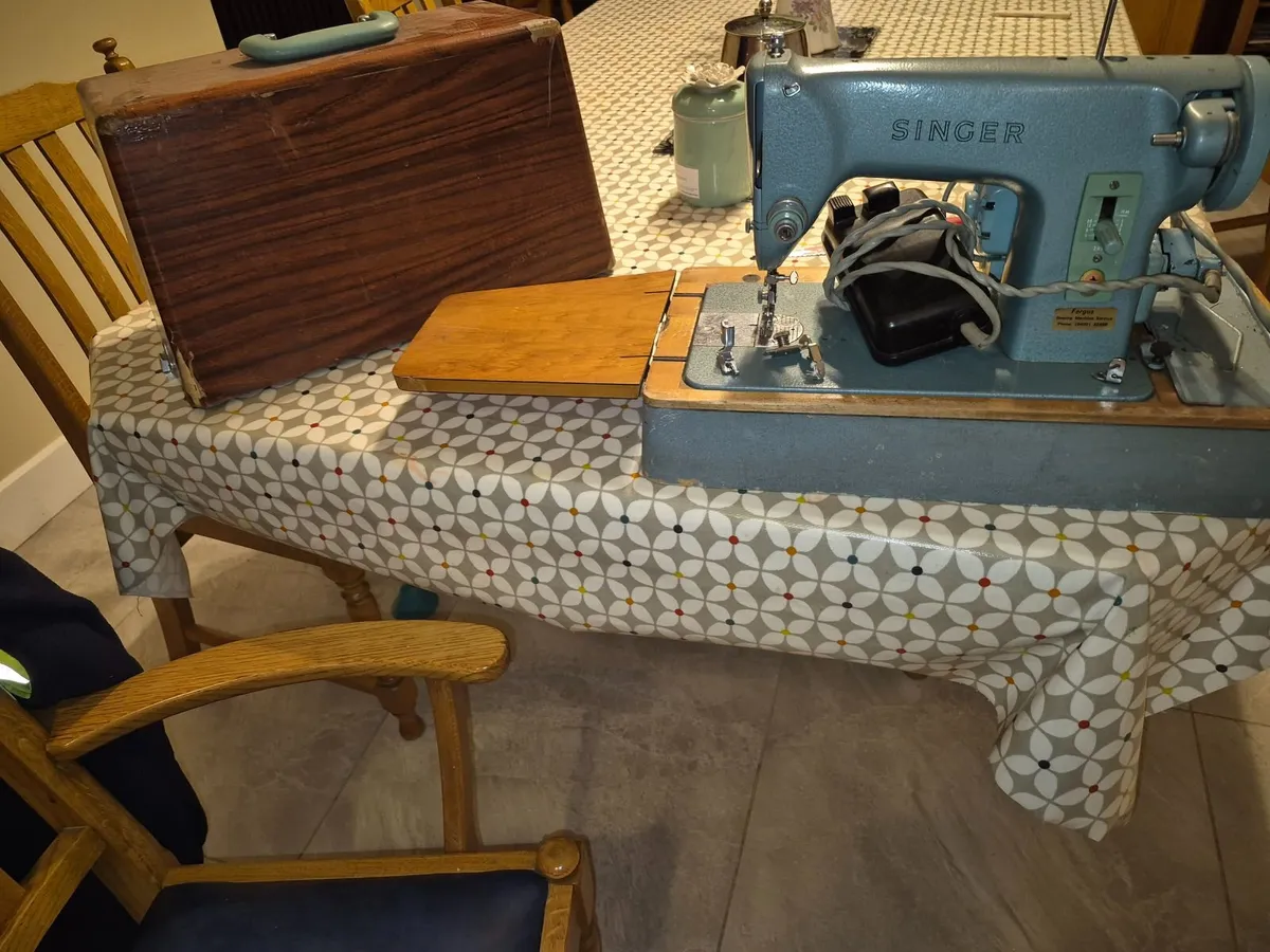 Singer Sewing Machine - Image 1