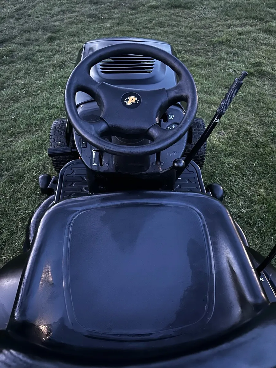 Partner ride on lawnmower - Image 4