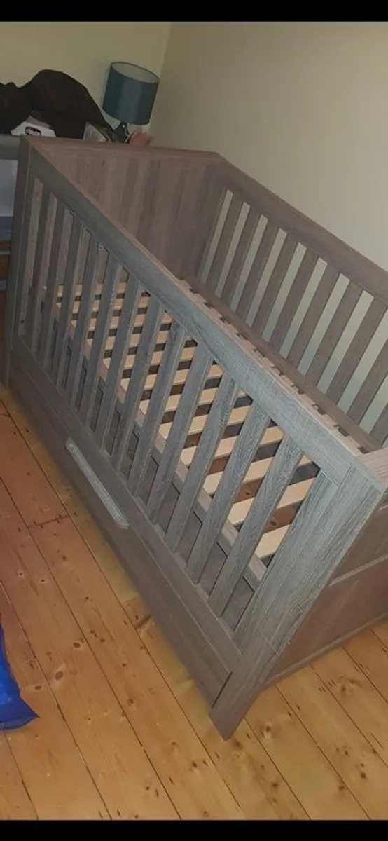 Mamas and Papas Franklin cotbed and mattress - Image 1