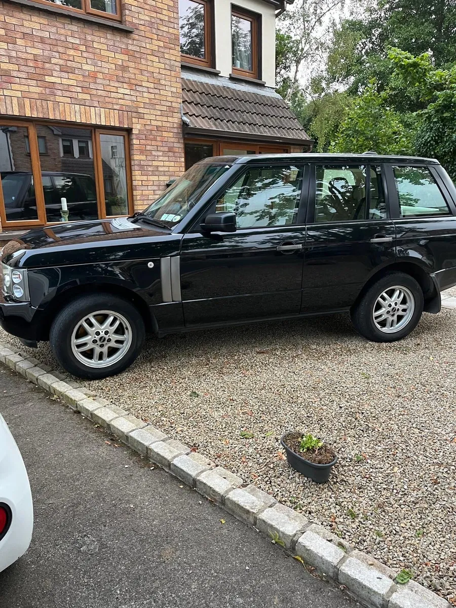 Range Rover - Image 1