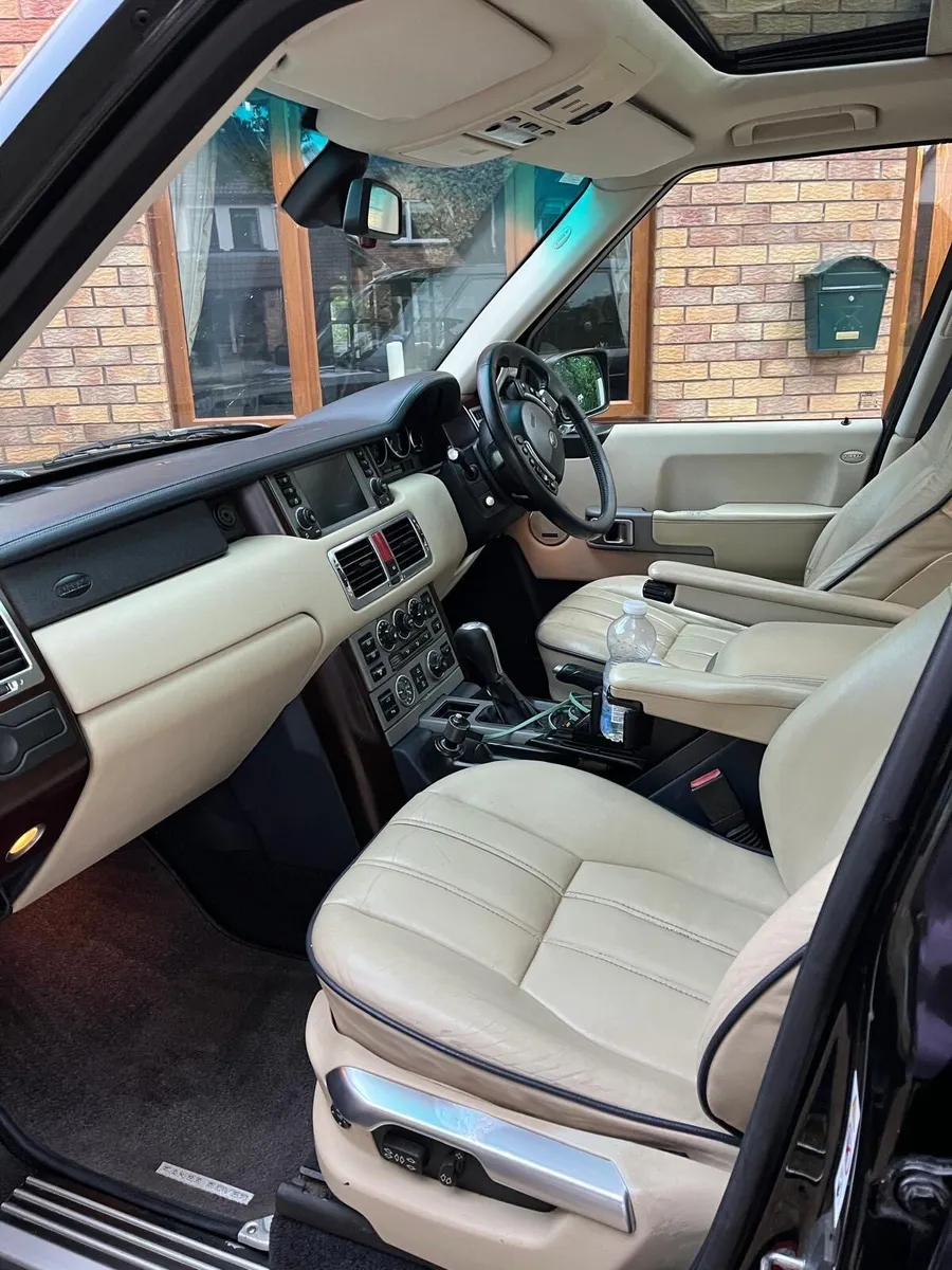 Range Rover - Image 3