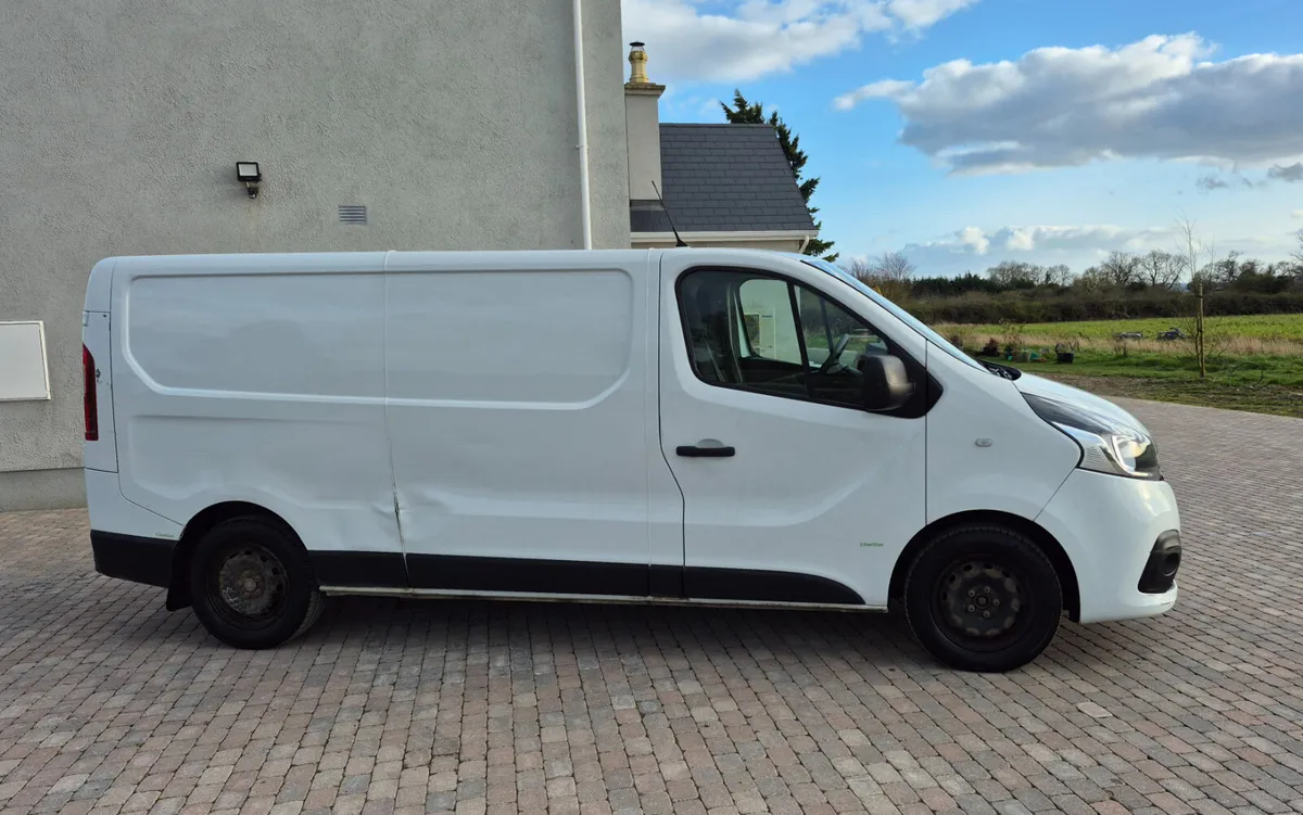 2017 Renault Trafic lwb - Image 3