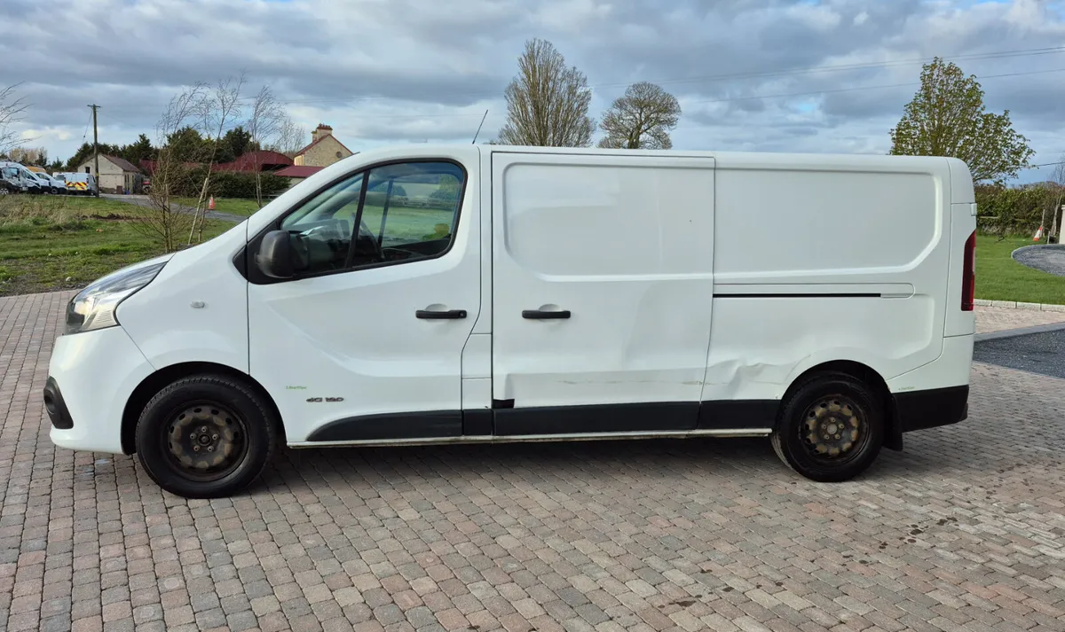 2017 Renault Trafic lwb - Image 4