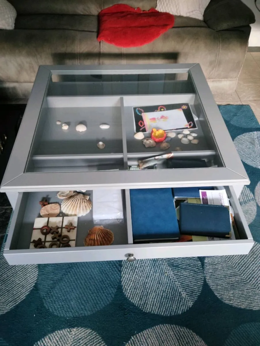 Large coffee table  and storage to big for my sitt - Image 2